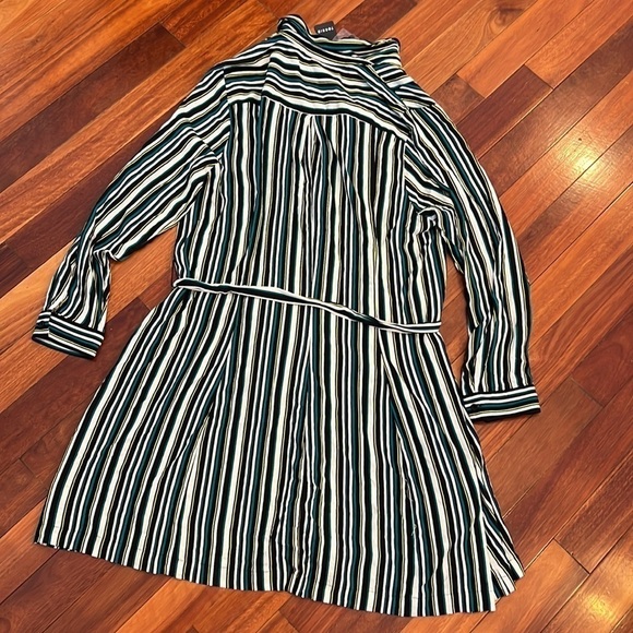 ⭐️ New Torrid Mini Rayon Slub Wrap Front Dress Size 2 2X 18-20 - Picture 7 of 8